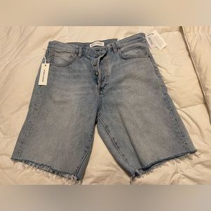 THE YOKO HI-RISE LONG JEAN SHORT Women’s size 32